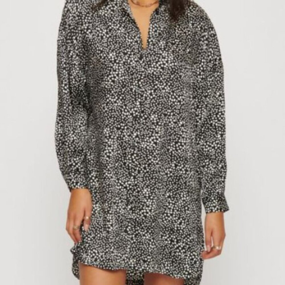 Dynamite shirt Dress fits a small-medium‎ huddled circles silky buttonup collar
